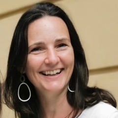 Anja Ruttkowski-Liebmann lacht freundlich.